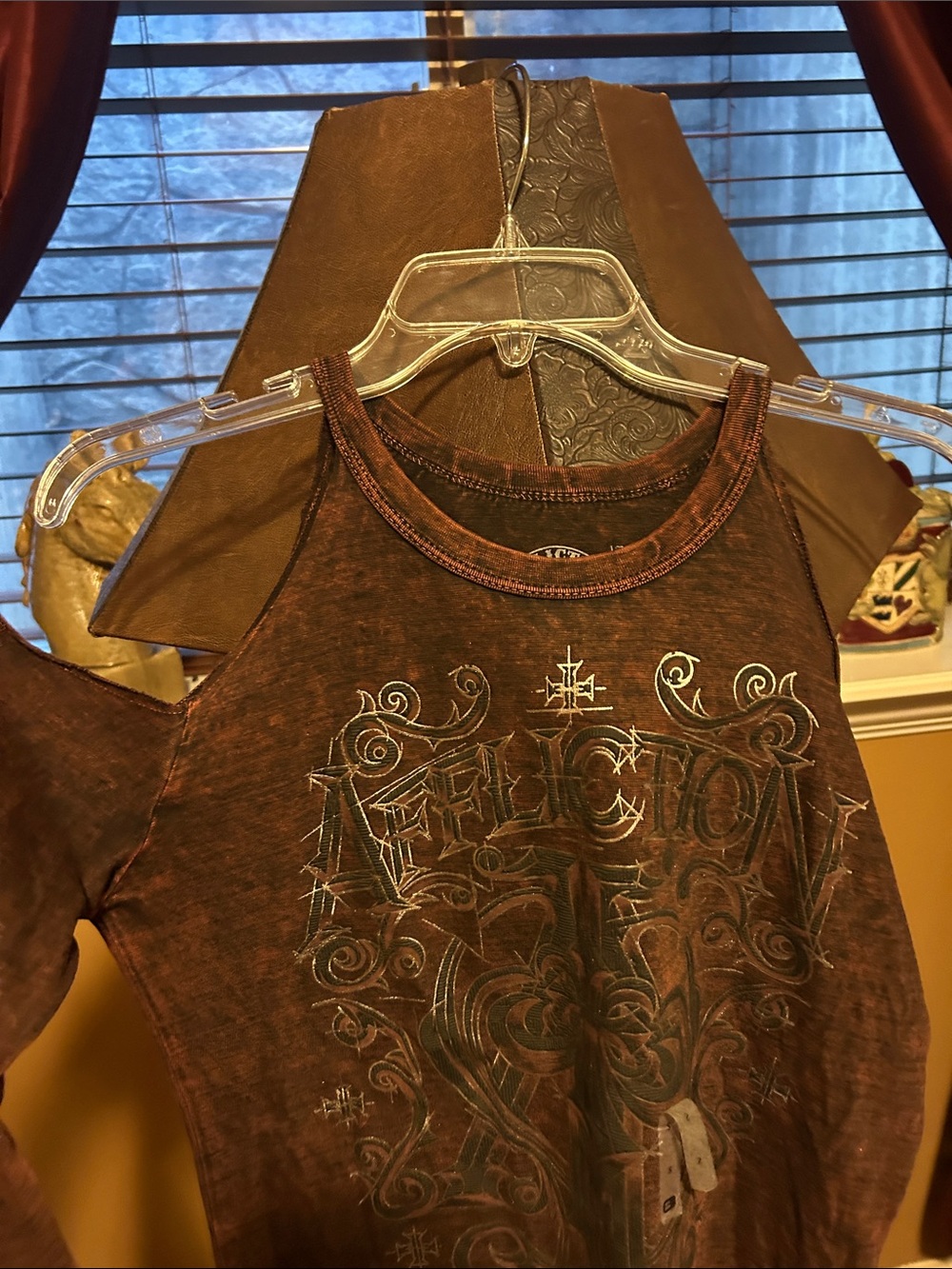 Affliction size small NWT Women’s Cold-Shoulder Graphic Tank Top - BURGUNDY WINE